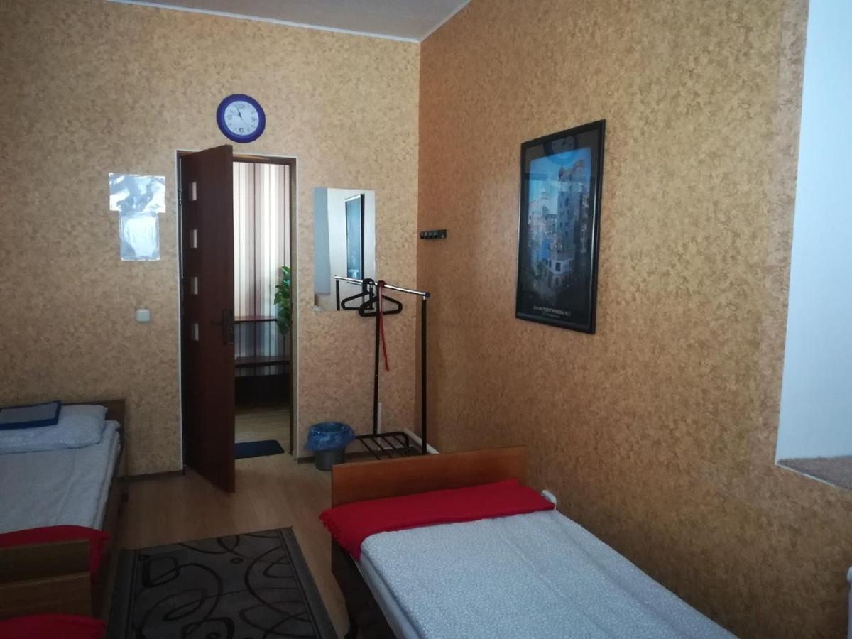 Hostel 3 Stars Na Oktyabryskoy วีเต็บส์ ภายนอก รูปภาพ